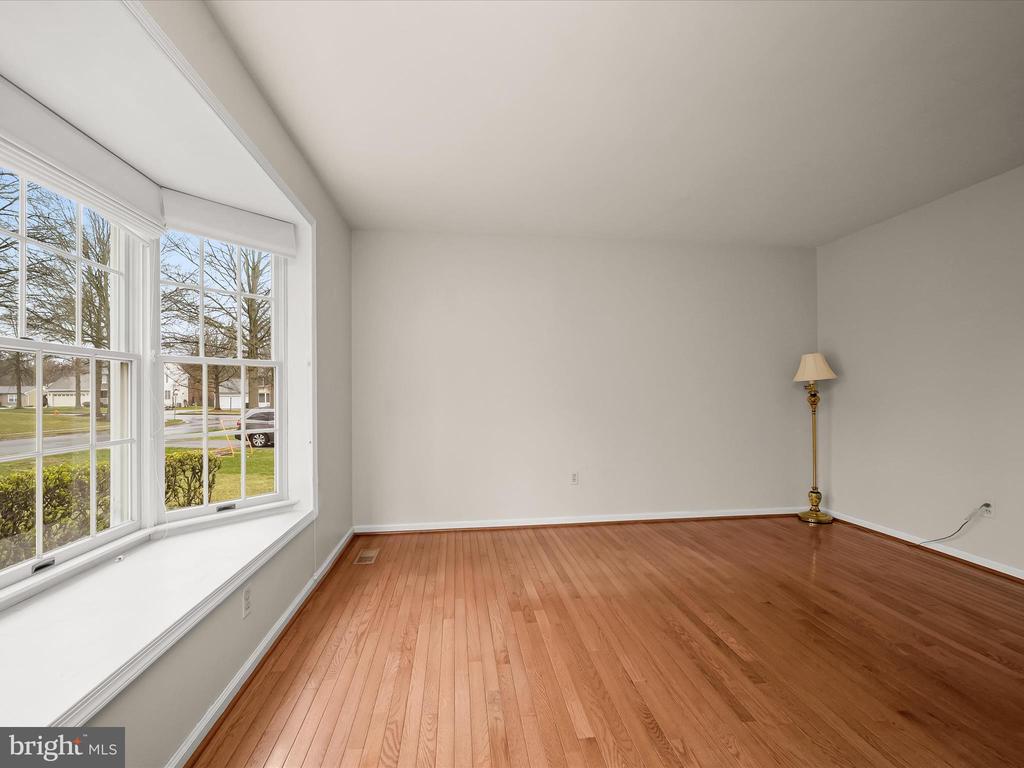 4805 LAUREN COURT