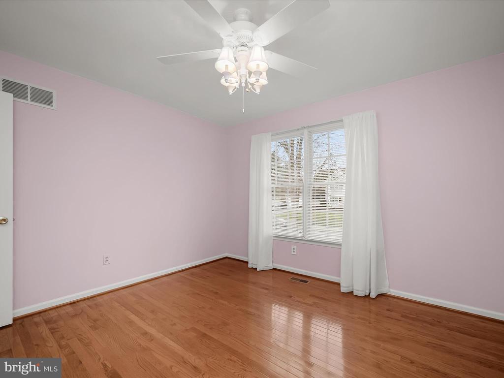 4805 LAUREN COURT
