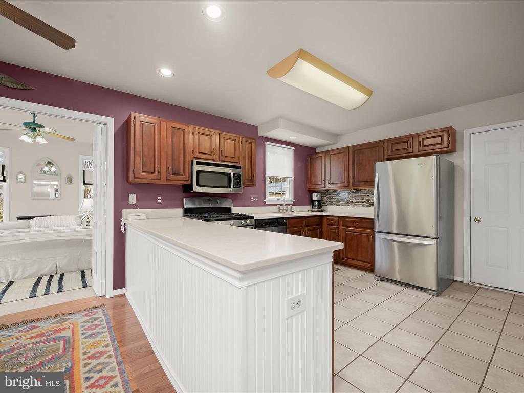 4805 LAUREN COURT