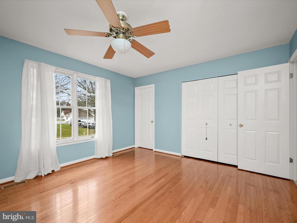 4805 LAUREN COURT