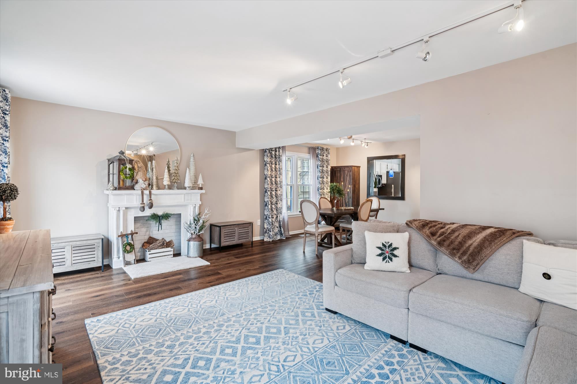 6215 STRATFORD COURT