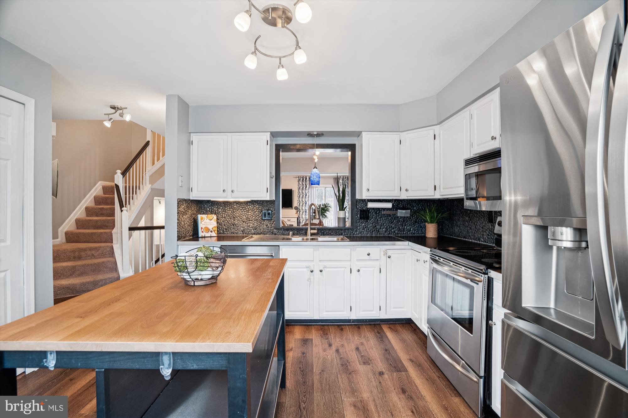 6215 STRATFORD COURT