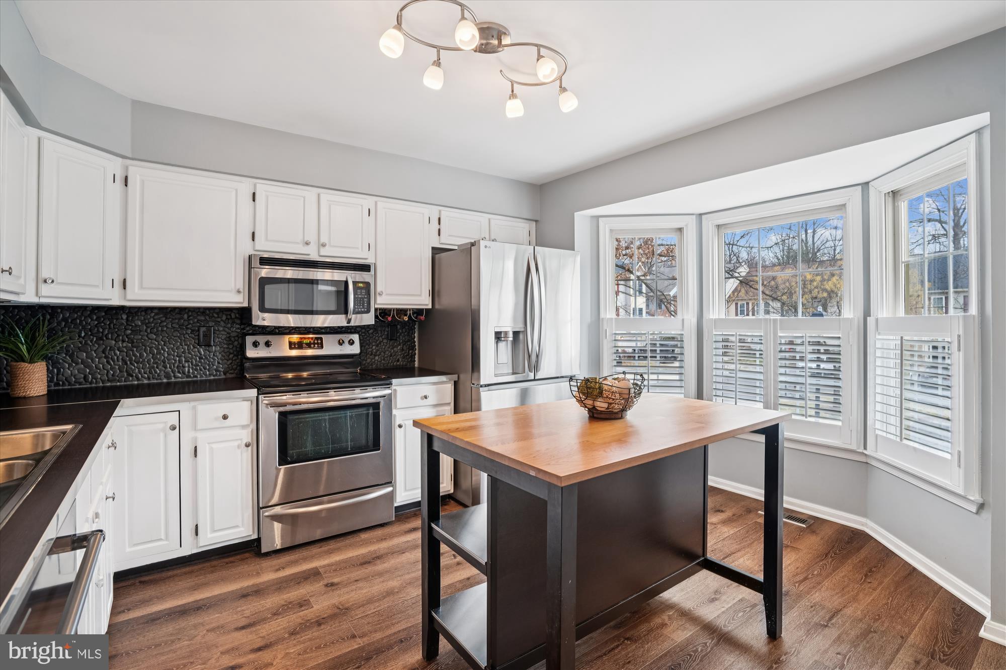 6215 STRATFORD COURT