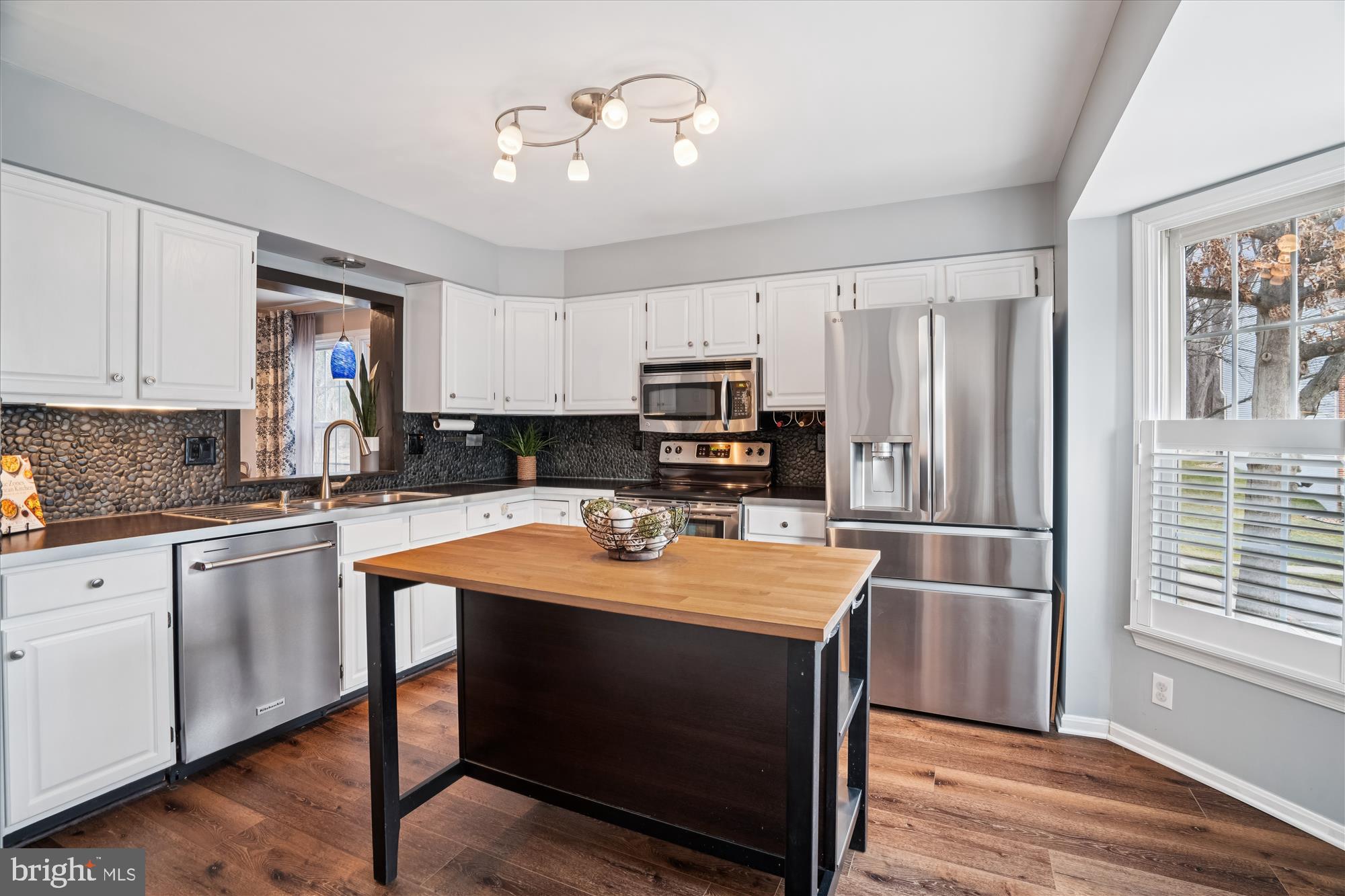 6215 STRATFORD COURT