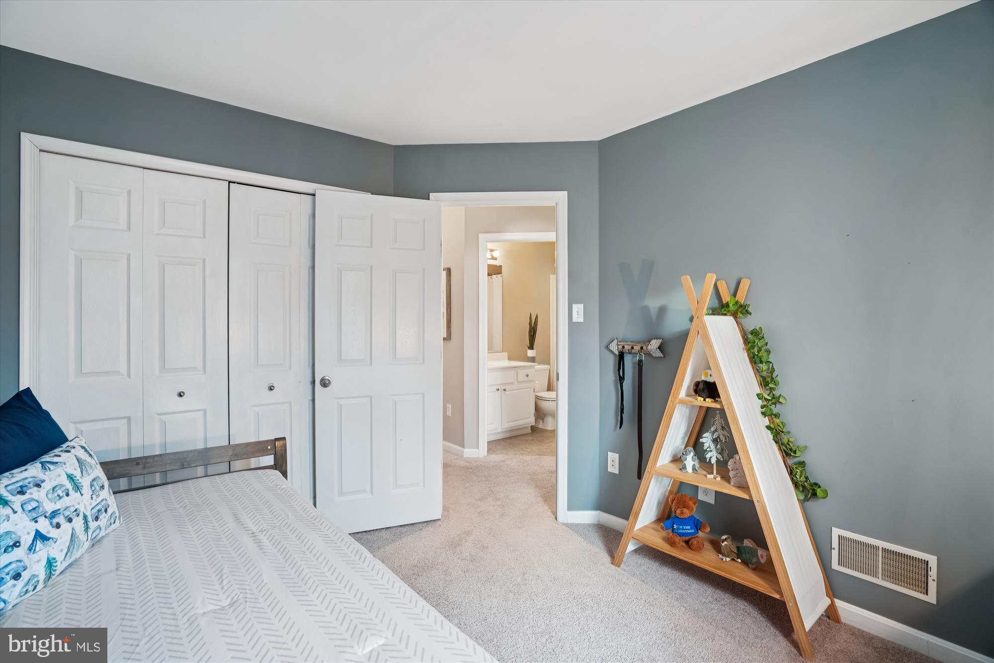 6215 STRATFORD COURT