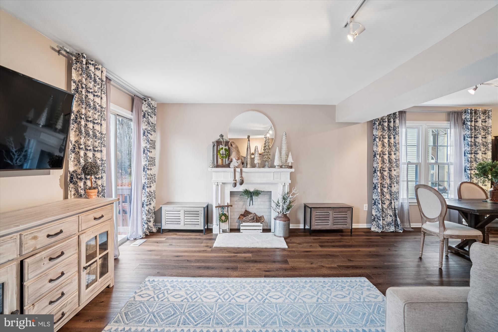 6215 STRATFORD COURT