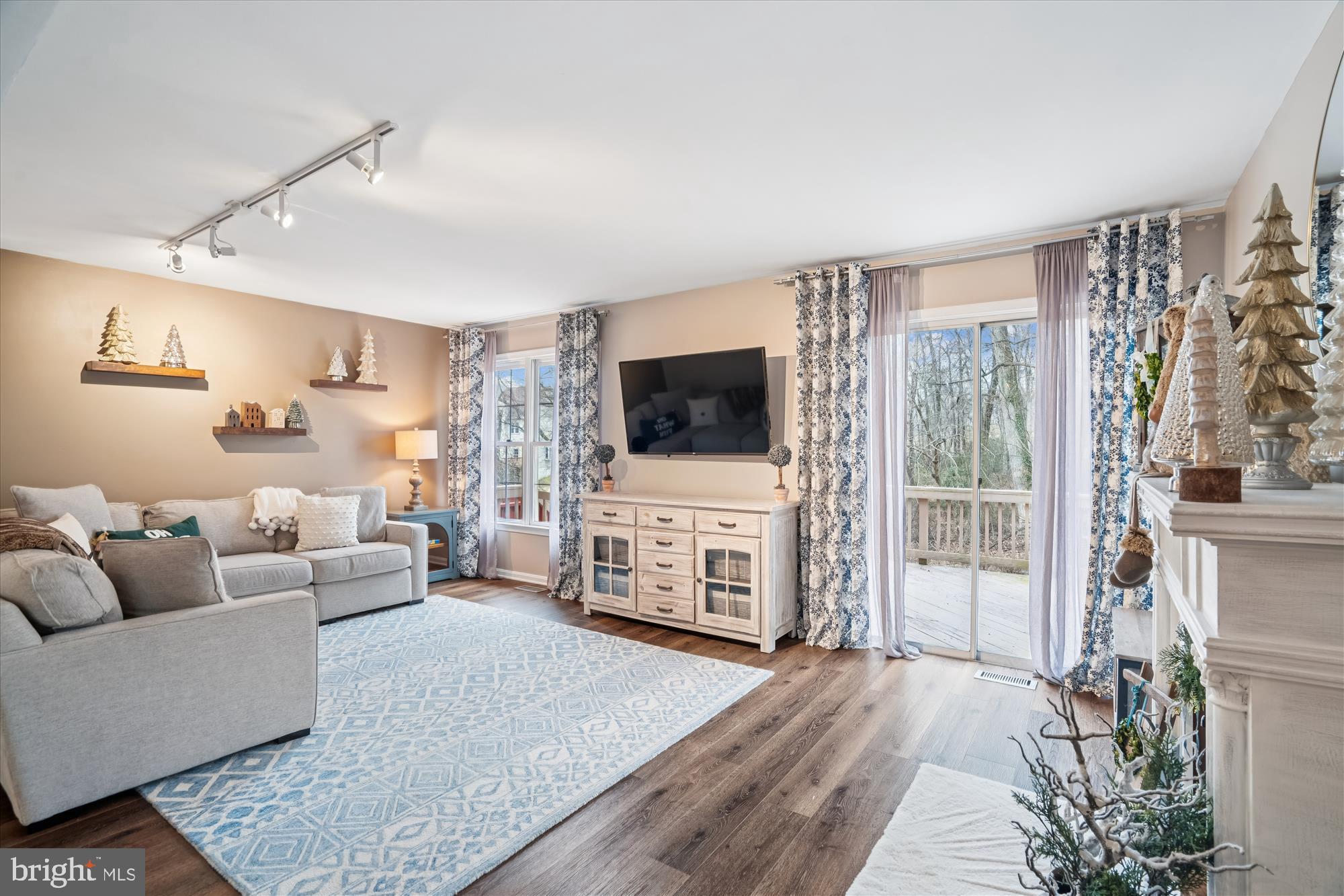 6215 STRATFORD COURT