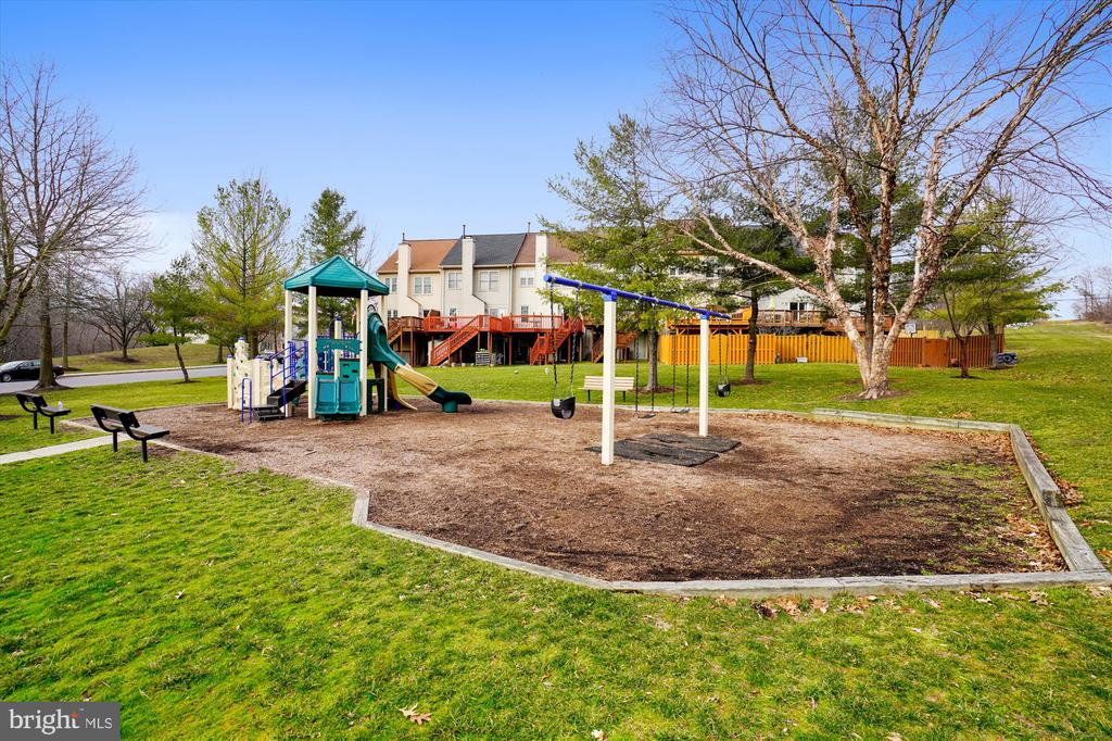 6215 STRATFORD COURT