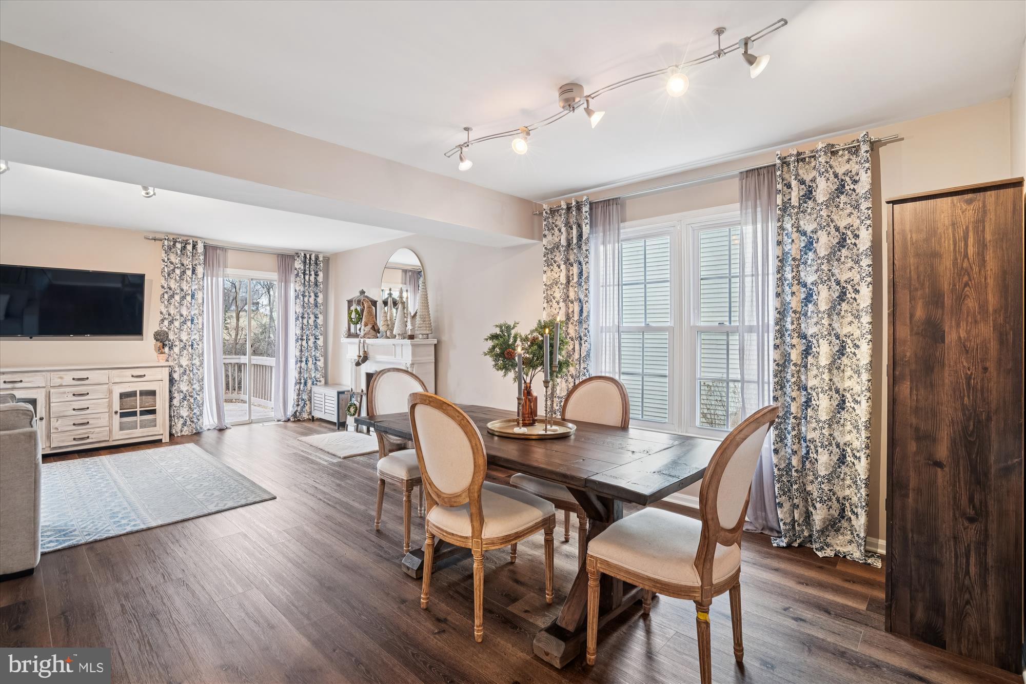 6215 STRATFORD COURT