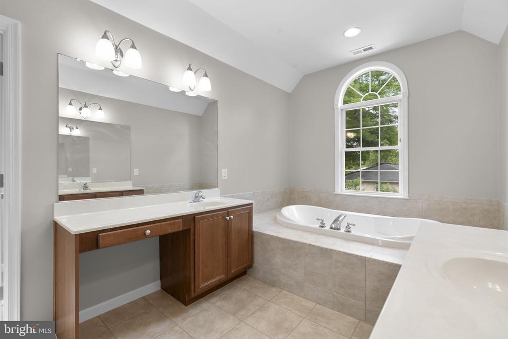 4625 CENTENNIAL LANE