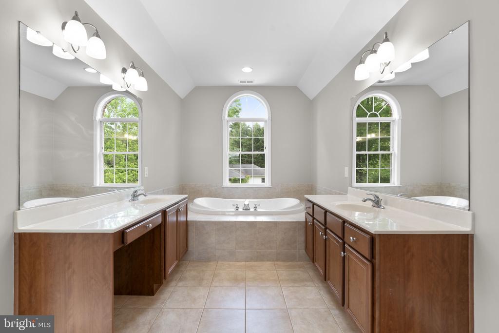 4625 CENTENNIAL LANE