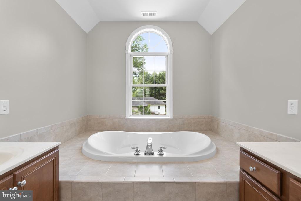 4625 CENTENNIAL LANE