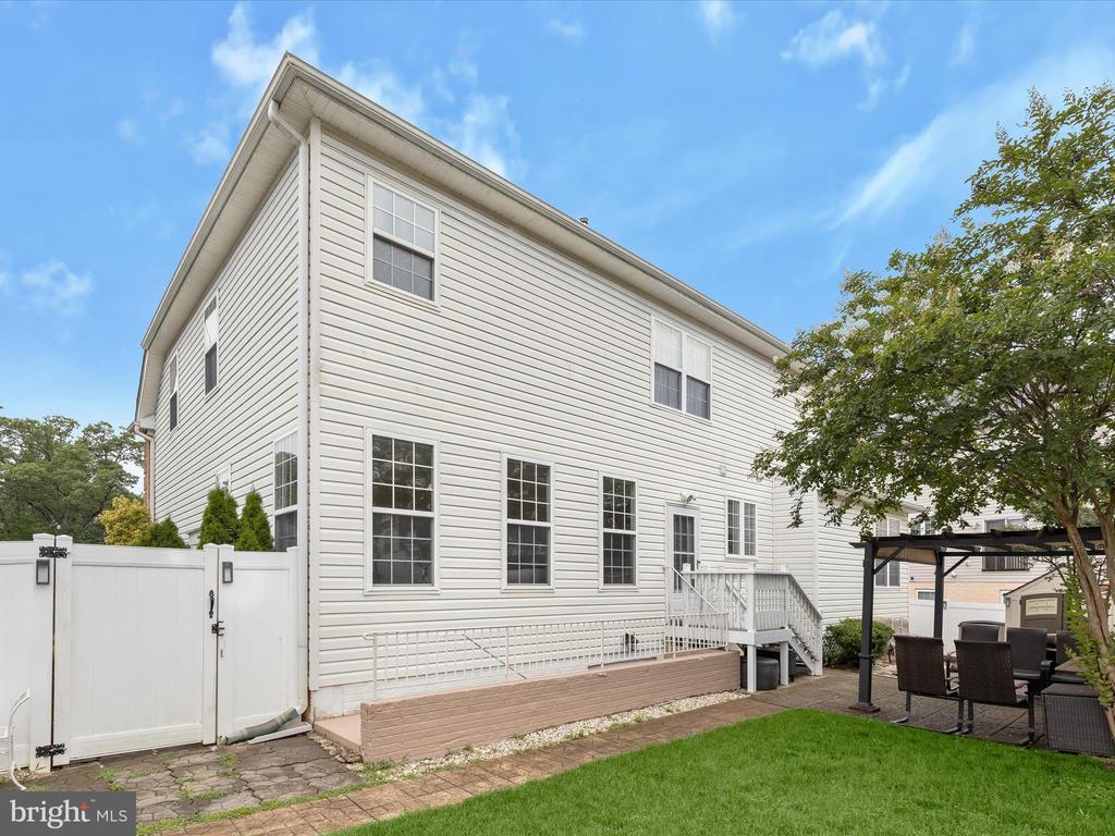 7213 GREENSPRING LANE
