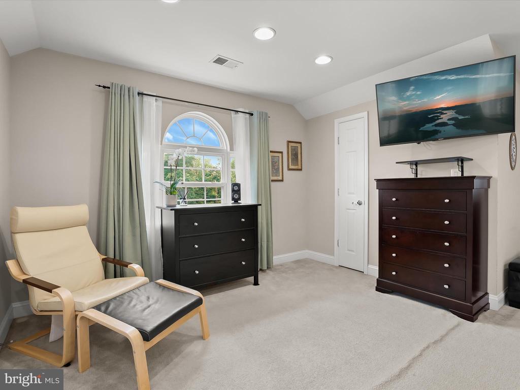 7213 GREENSPRING LANE