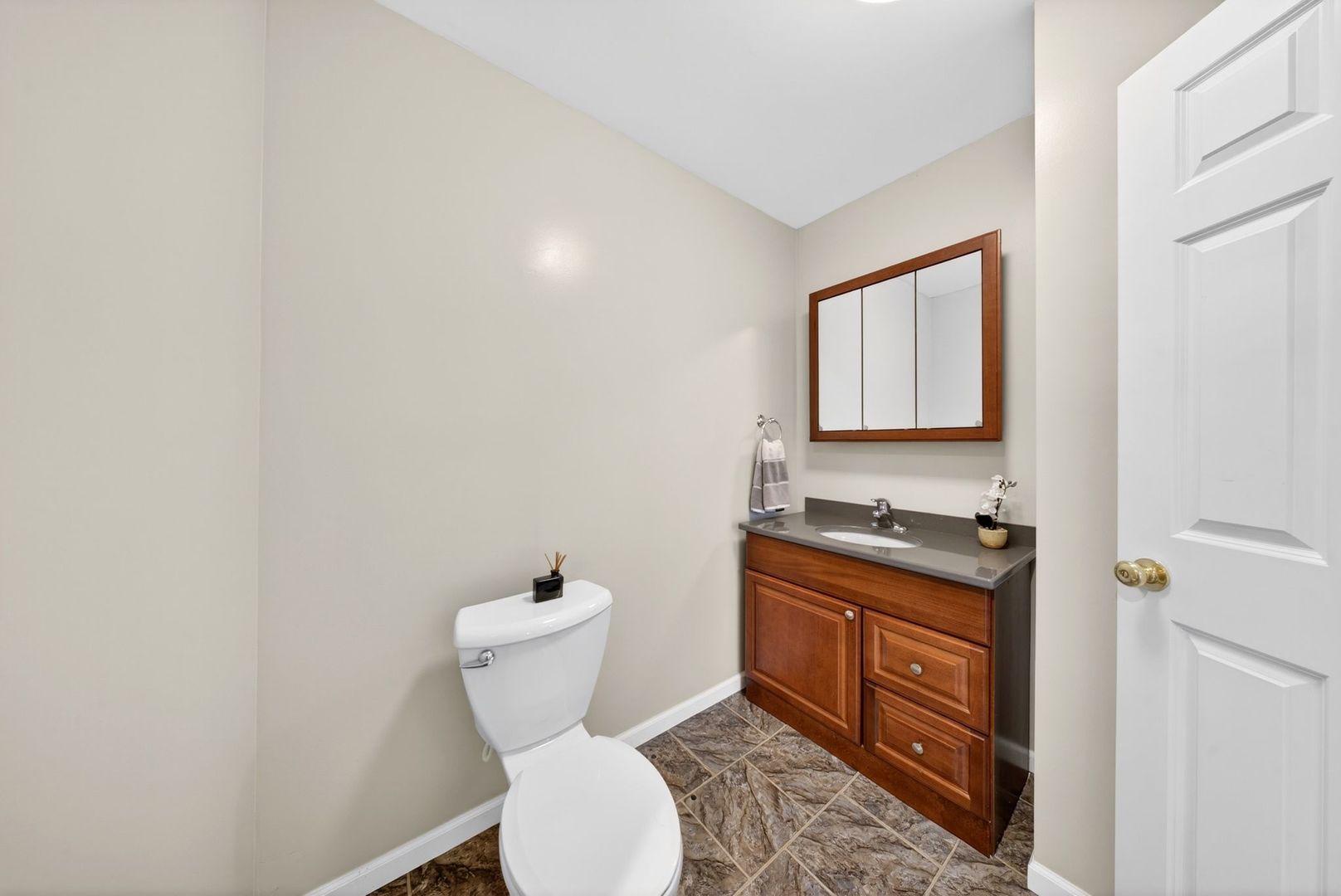 2107 Fairview Lane