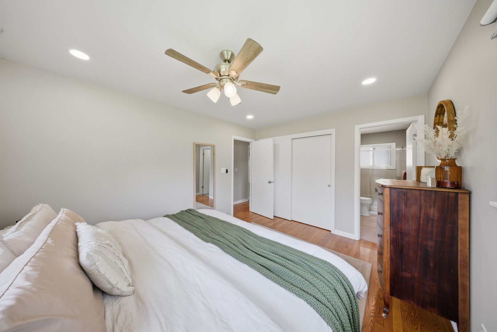 11N980 Almora Terrace