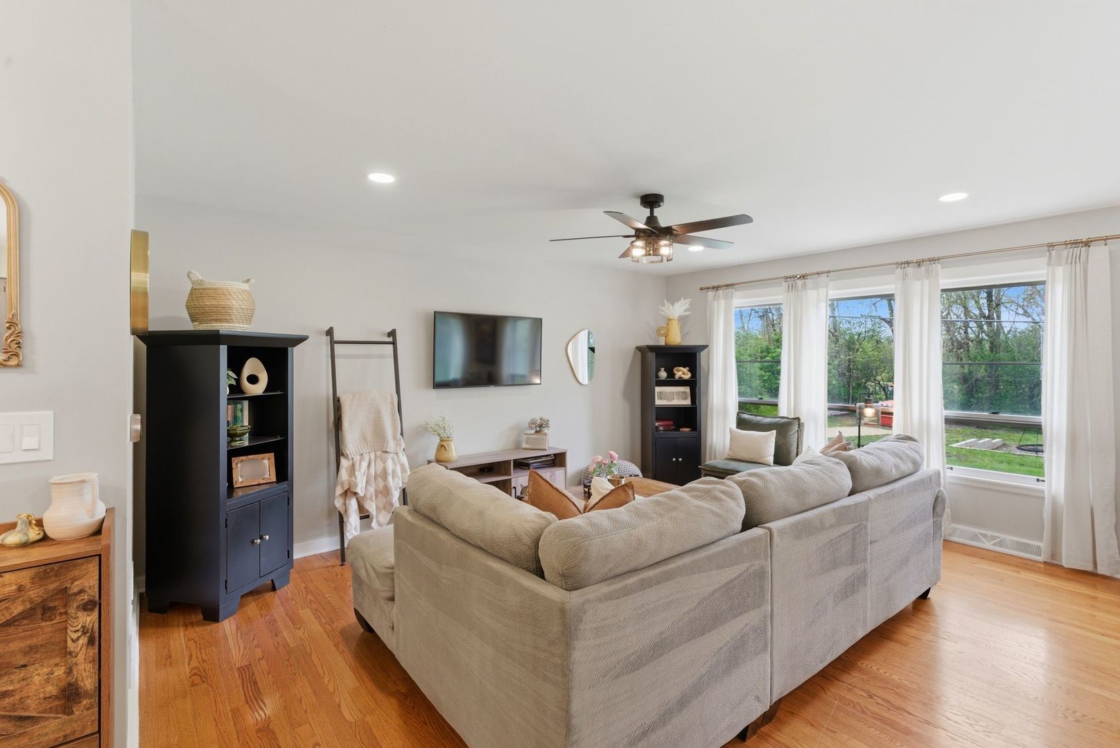 11N980 Almora Terrace