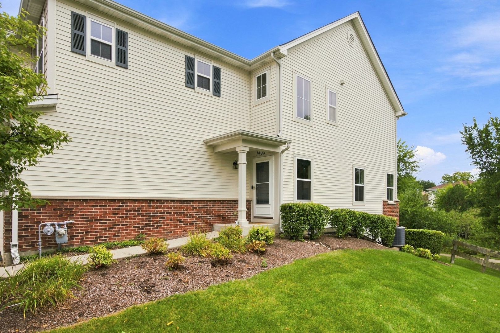 1493 Yosemite Circle