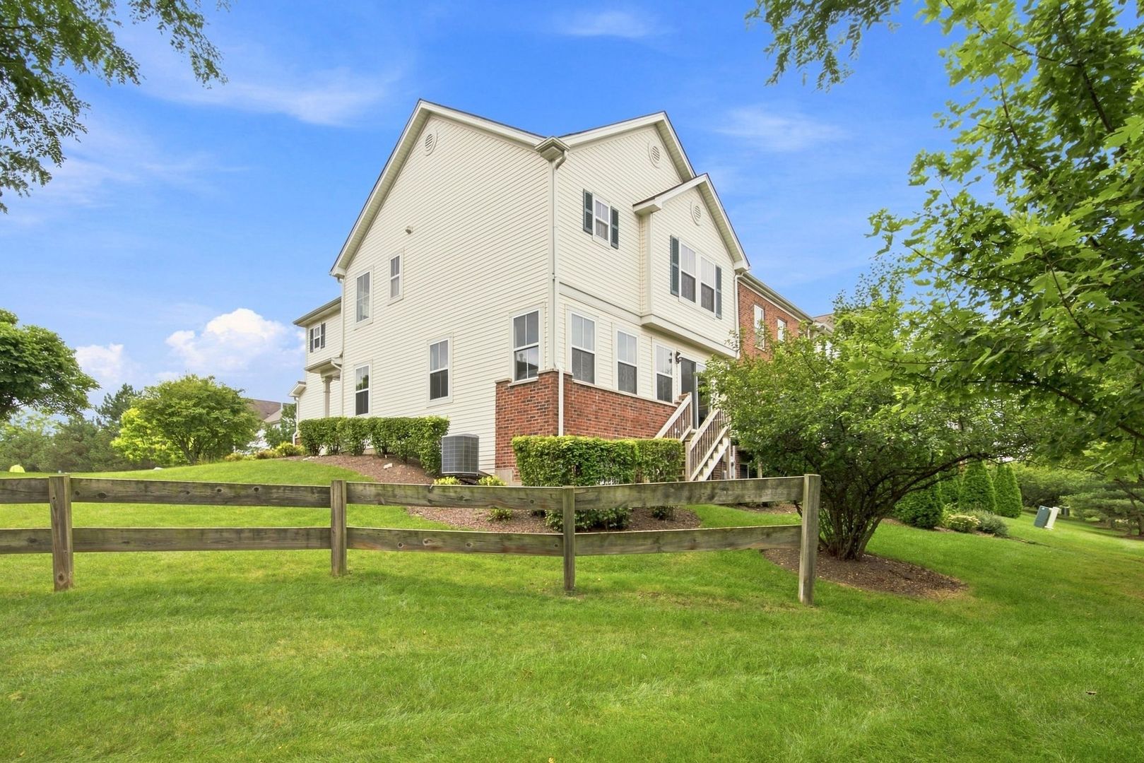 1493 Yosemite Circle