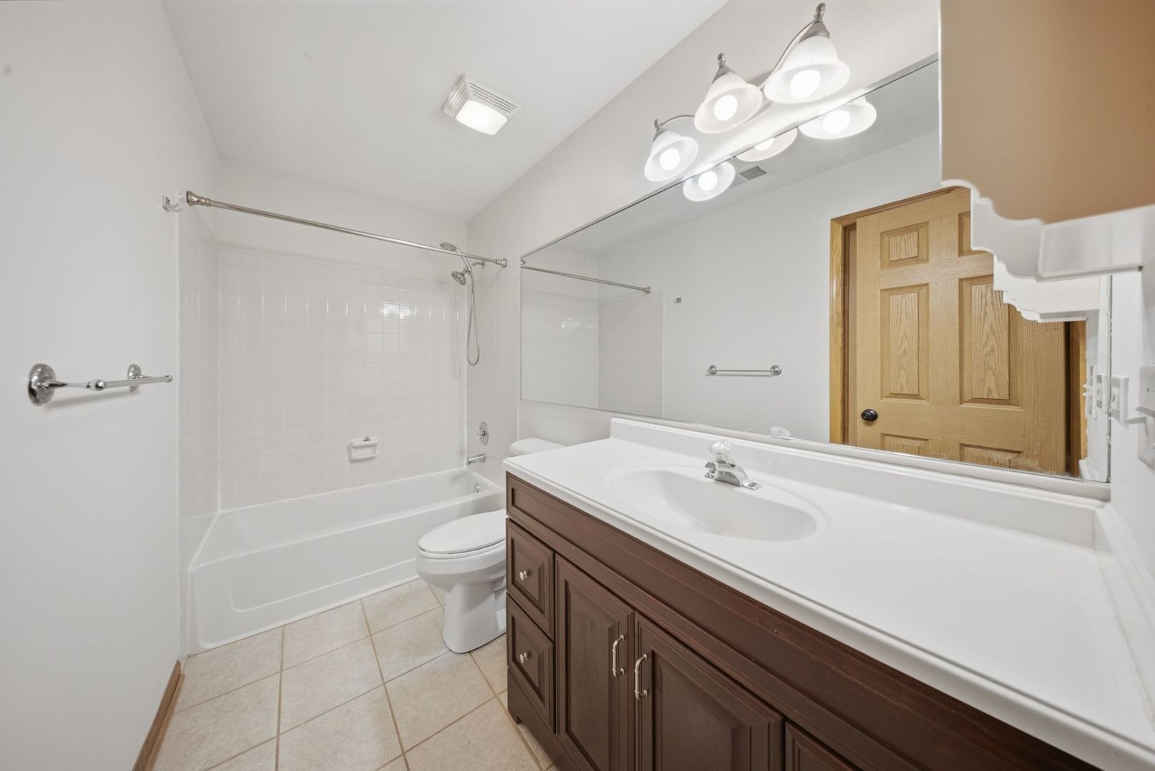 225 Columbia Court Unit: 5