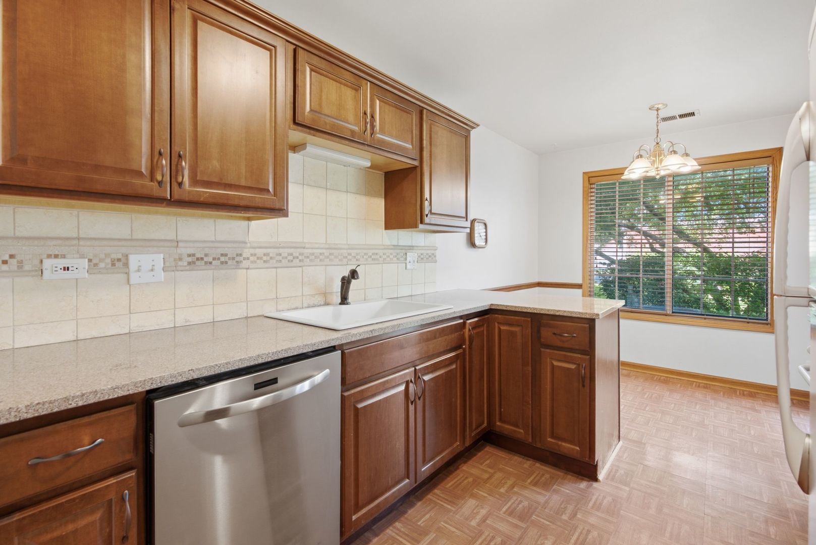 225 Columbia Court Unit: 5