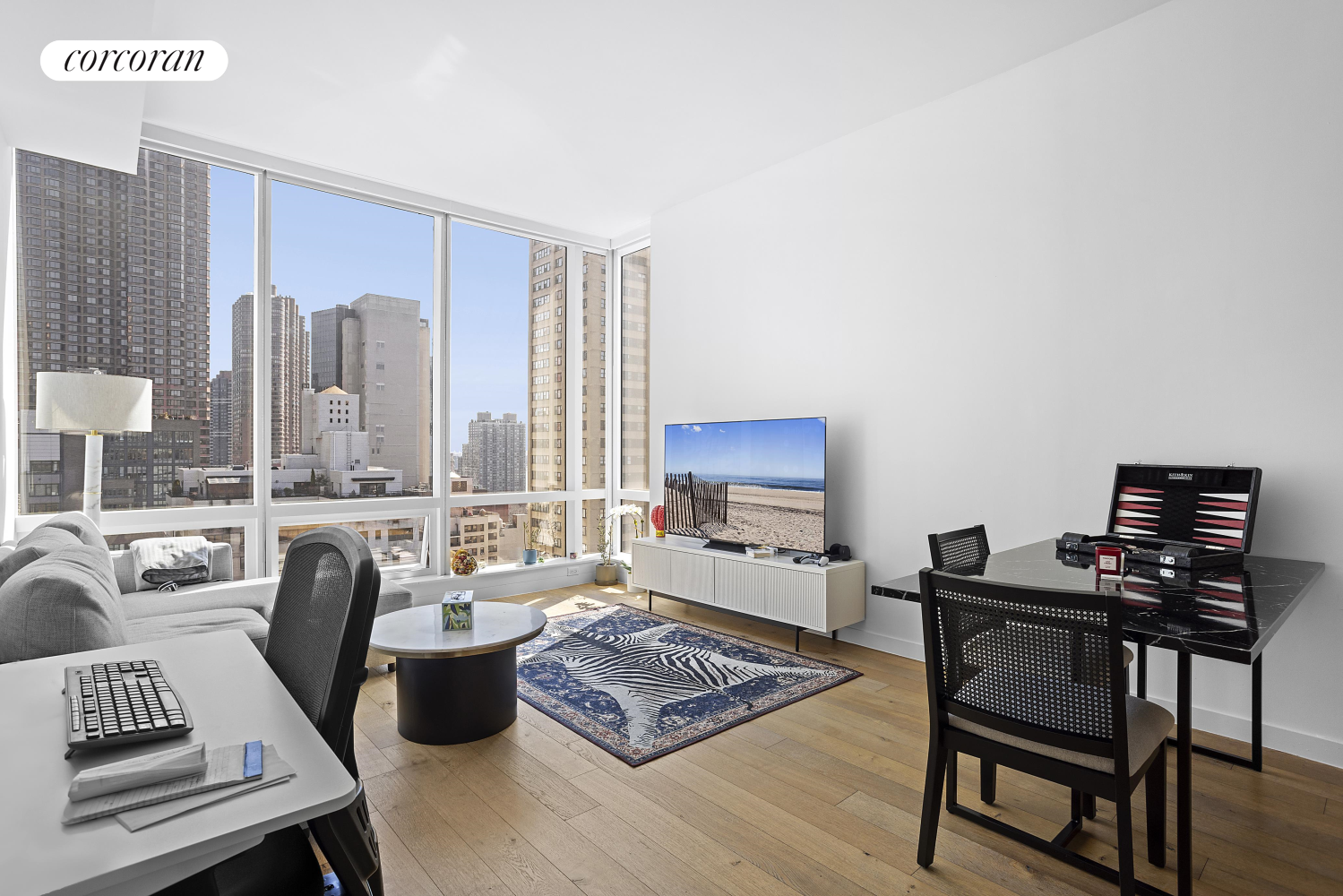 325 LEXINGTON Avenue 19E