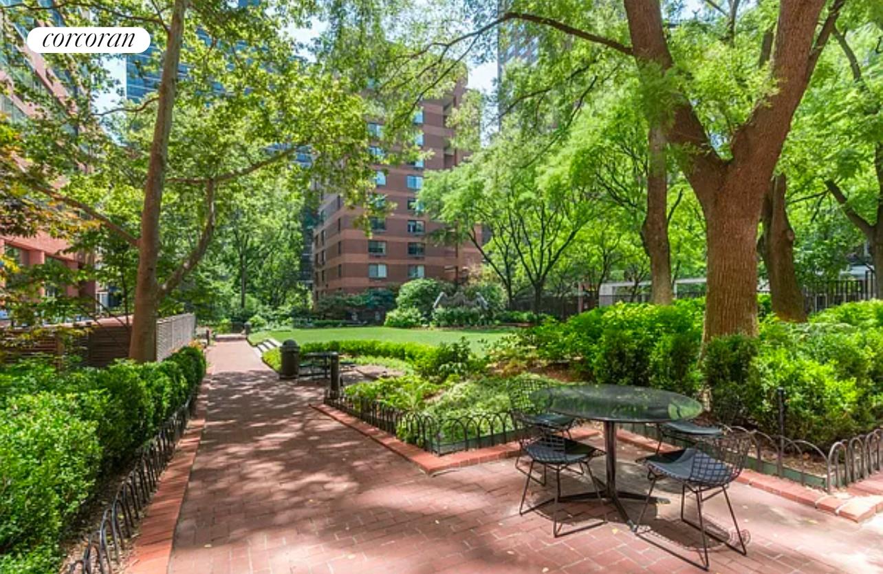 200 E 94TH Street 1012