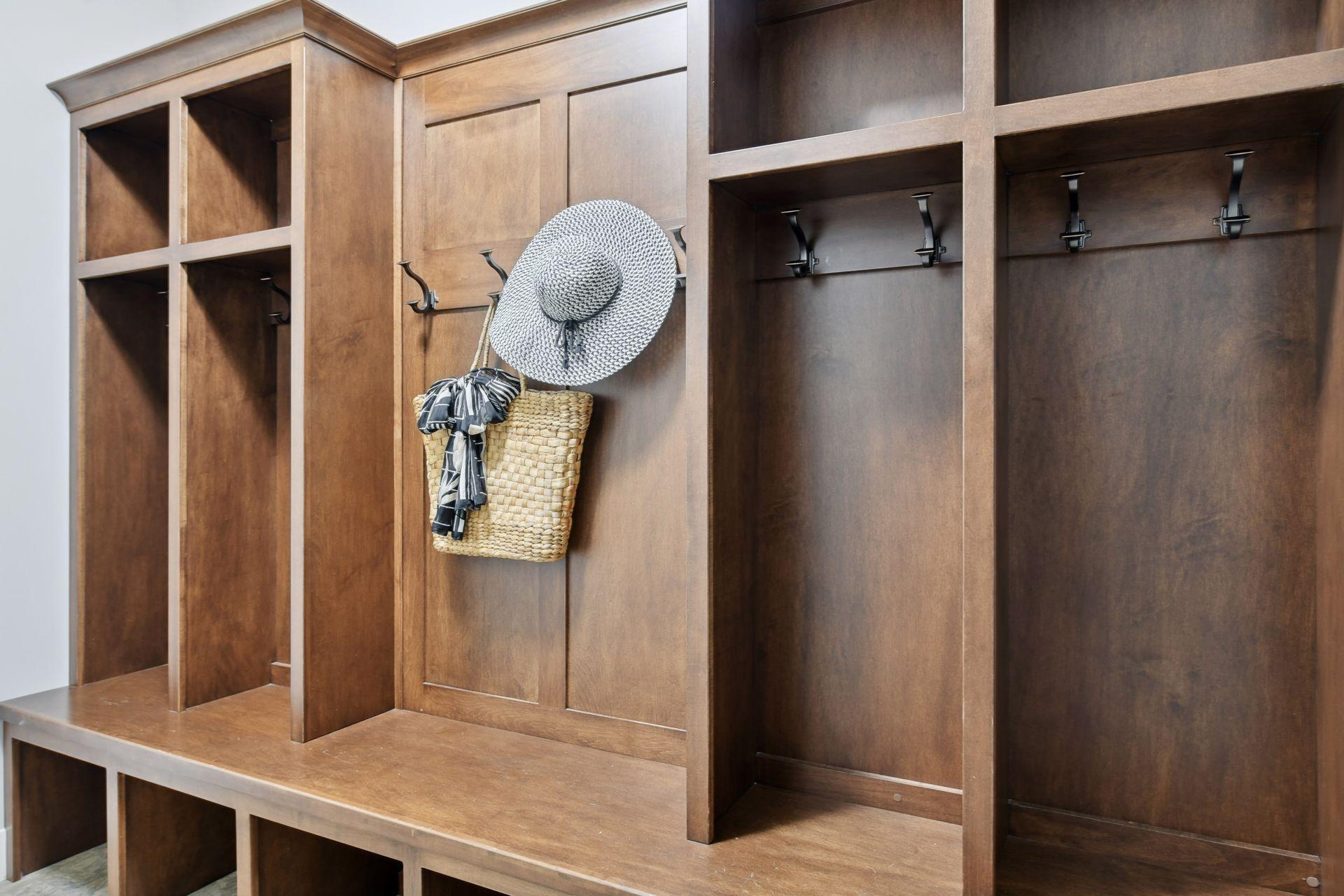 1124 Evergreen Lane N