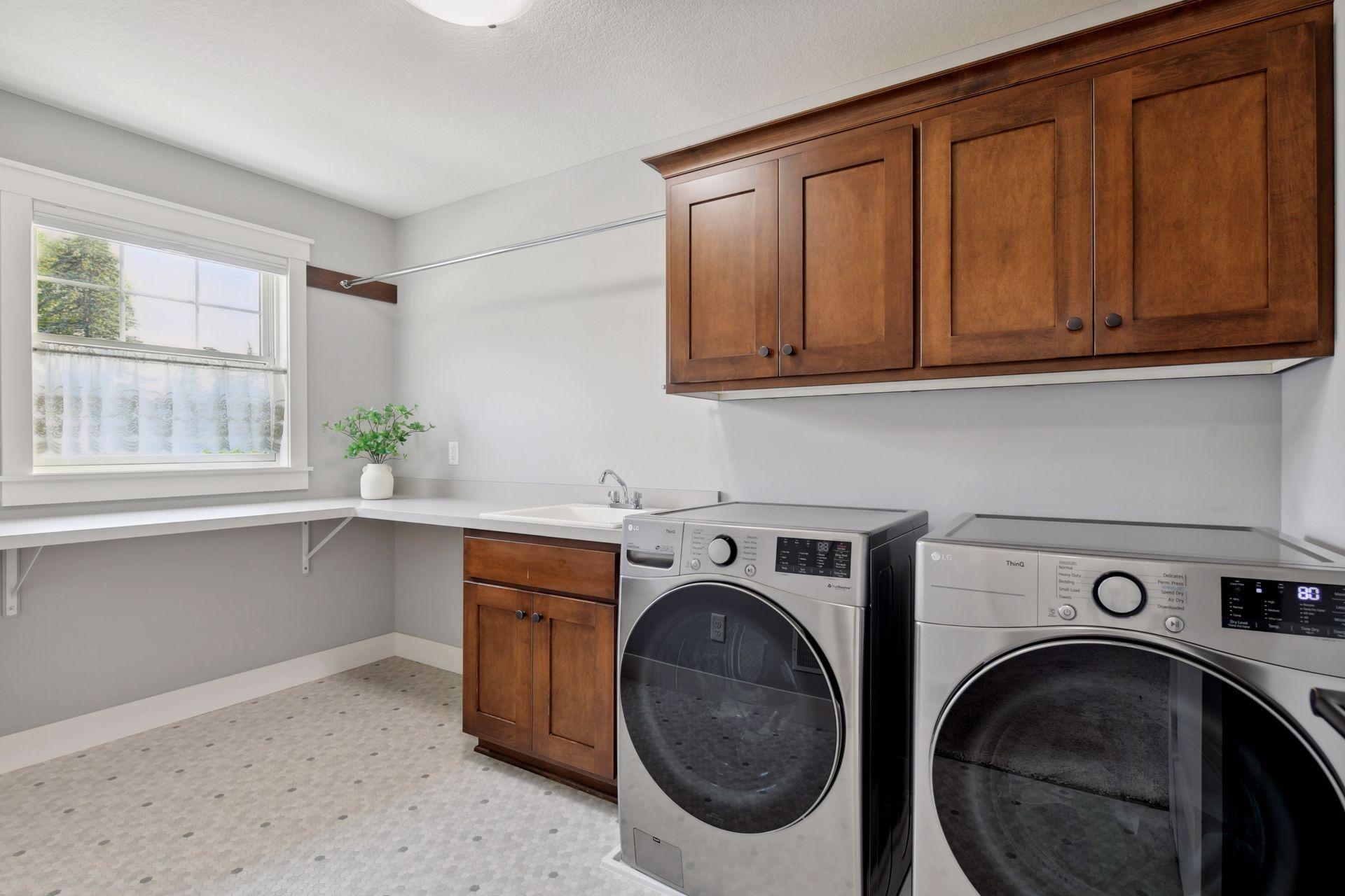 1124 Evergreen Lane N