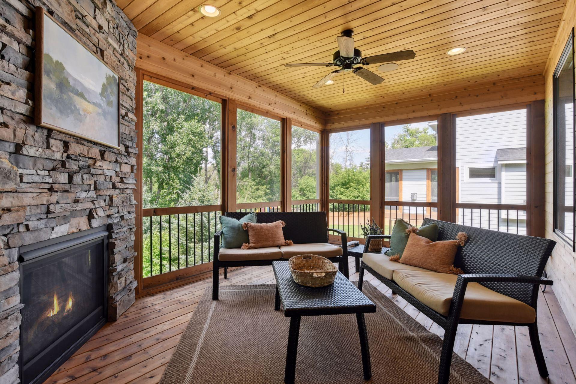 1124 Evergreen Lane N