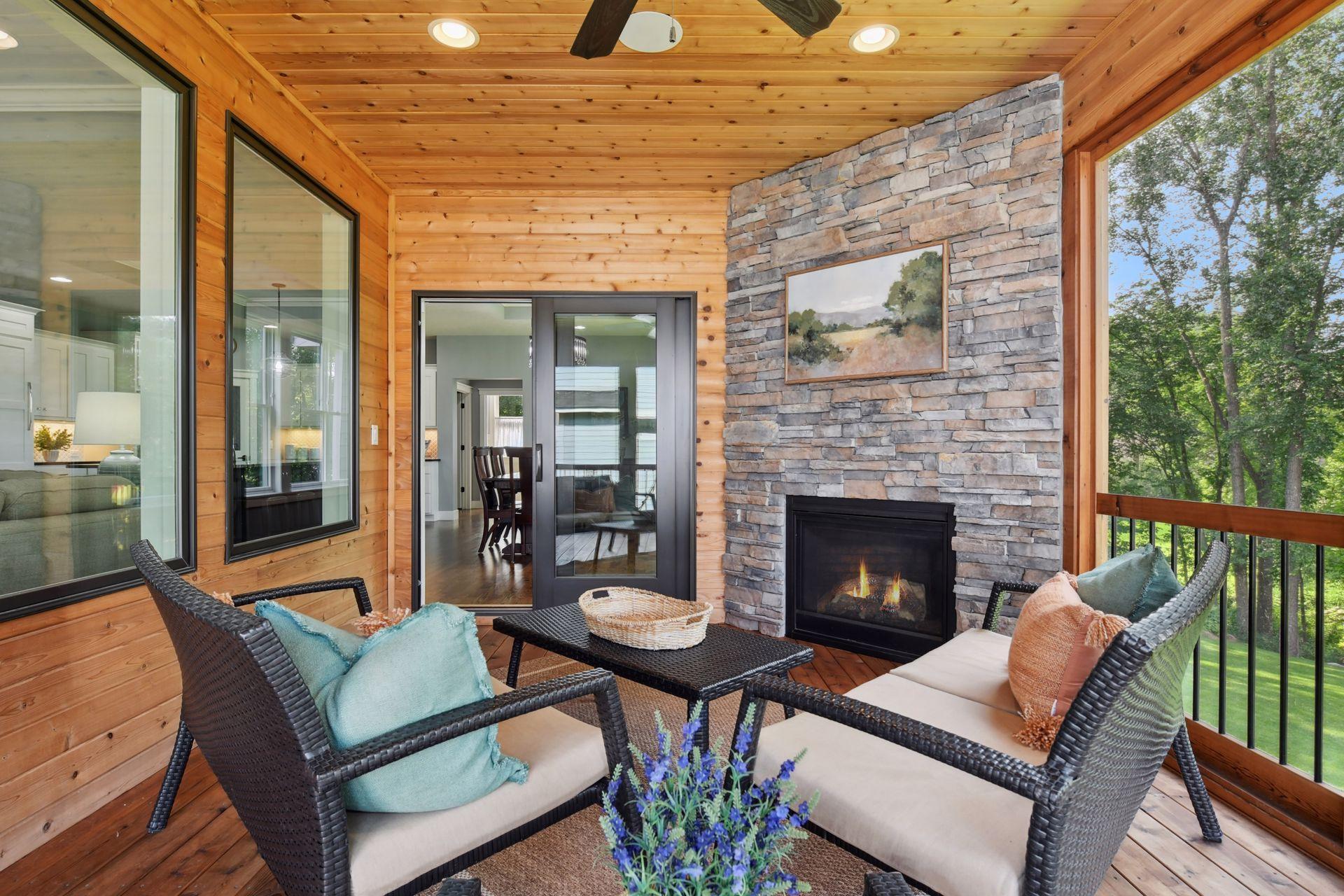 1124 Evergreen Lane N