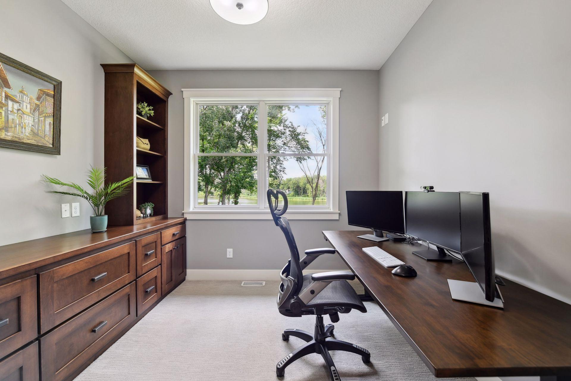 1124 Evergreen Lane N