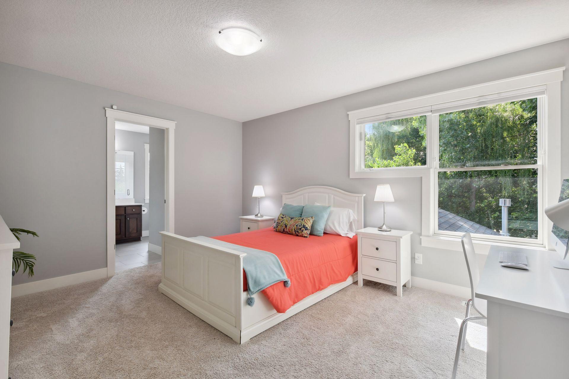 1124 Evergreen Lane N