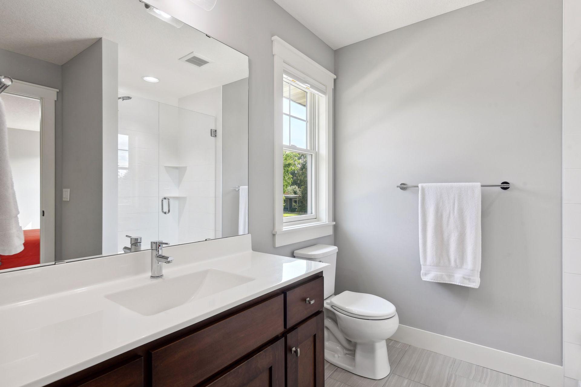 1124 Evergreen Lane N