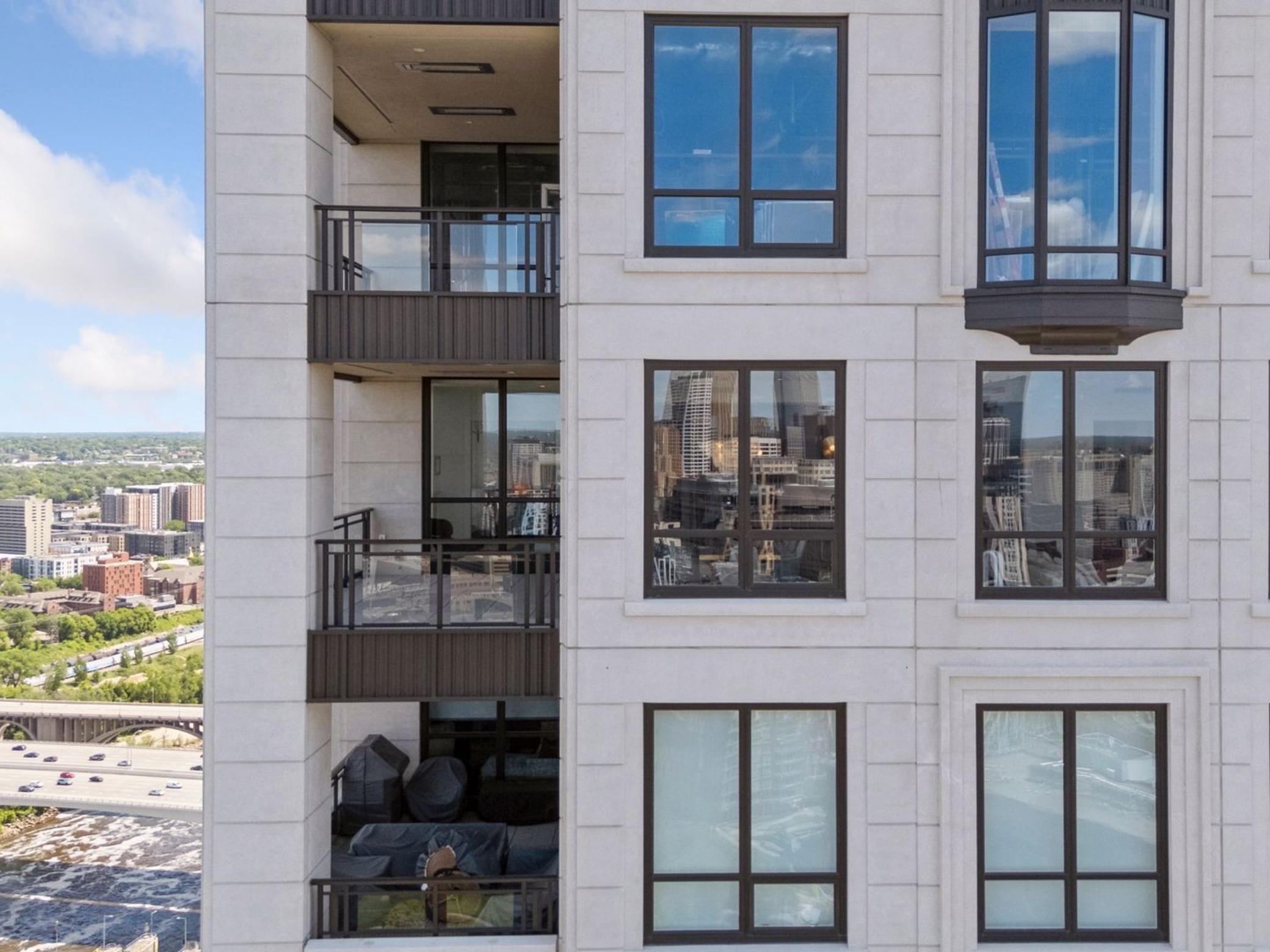1111 W River Parkway Unit: 33A