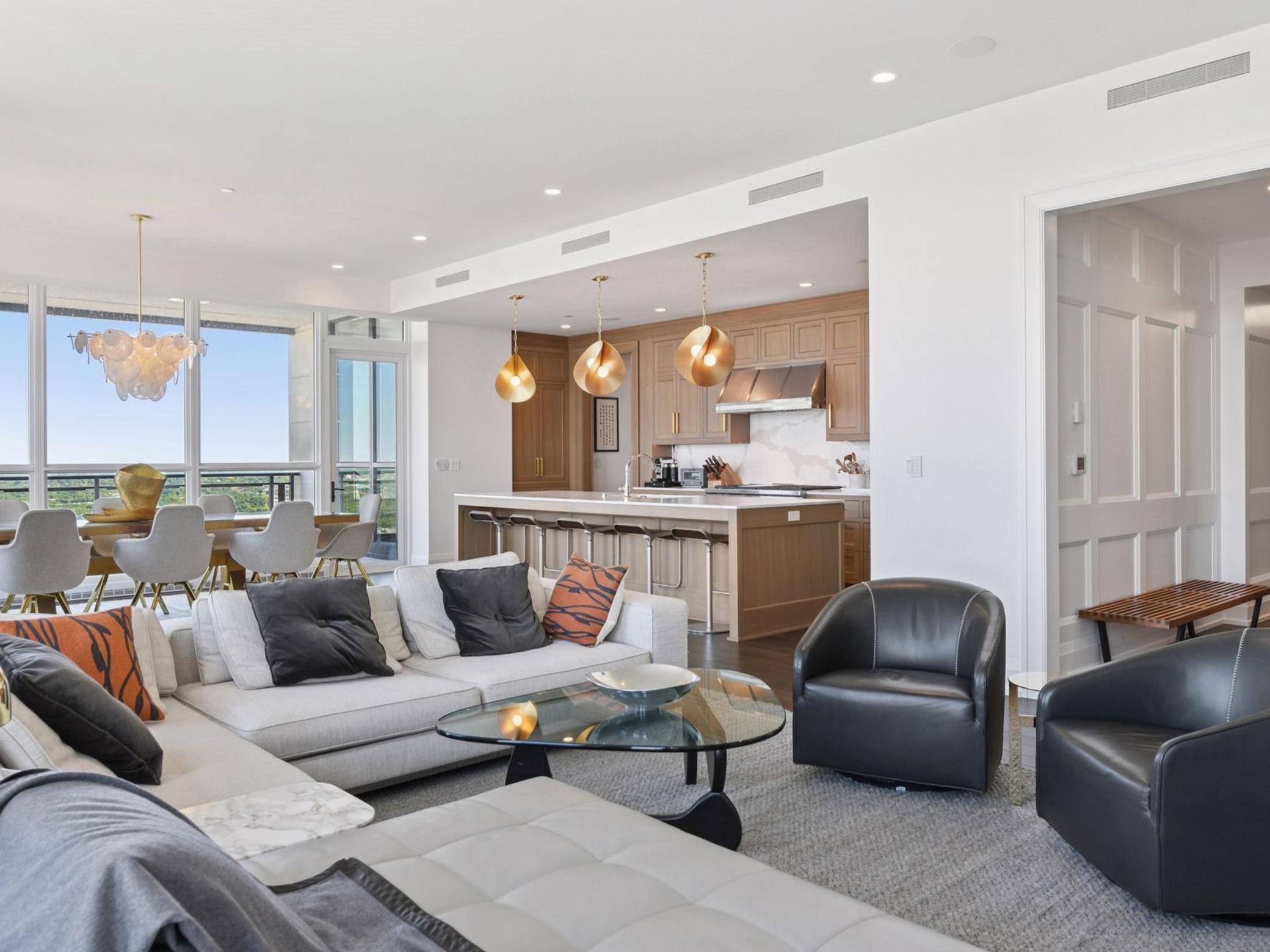 1111 W River Parkway Unit: 33A