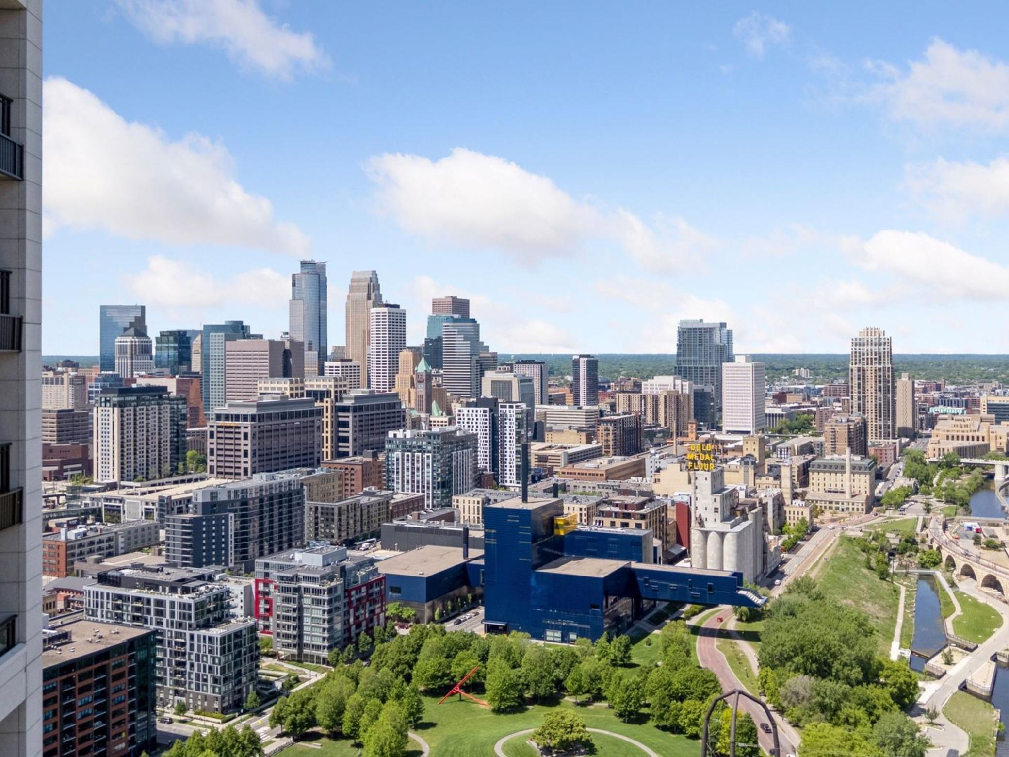 1111 W River Parkway Unit: 33A