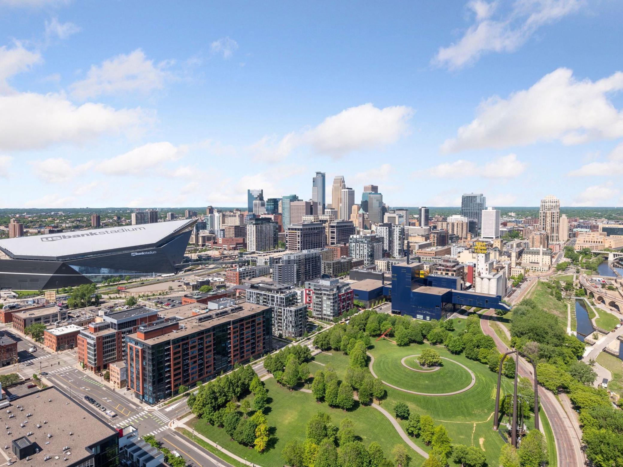 1111 W River Parkway Unit: 33A