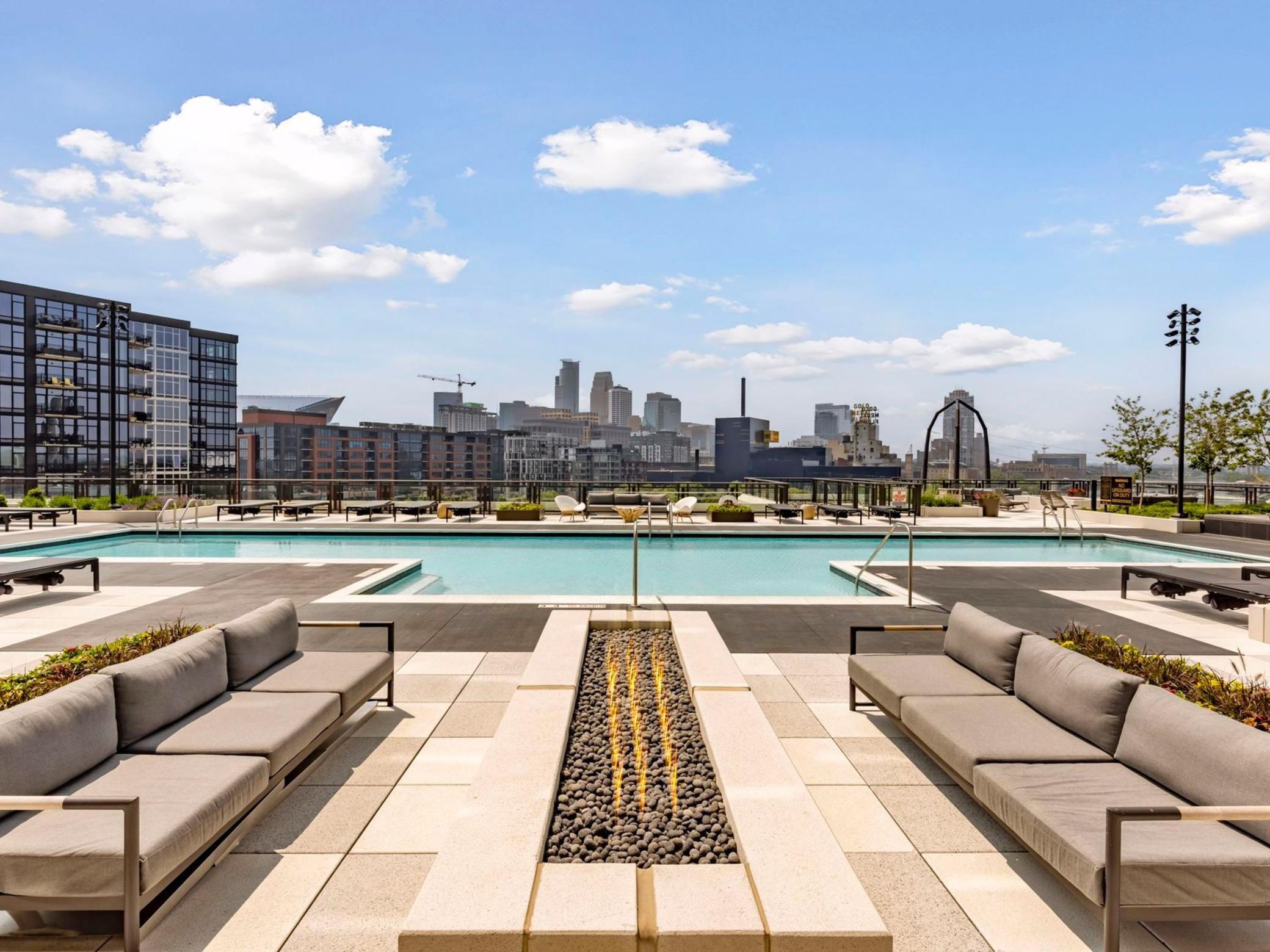 1111 W River Parkway Unit: 33A