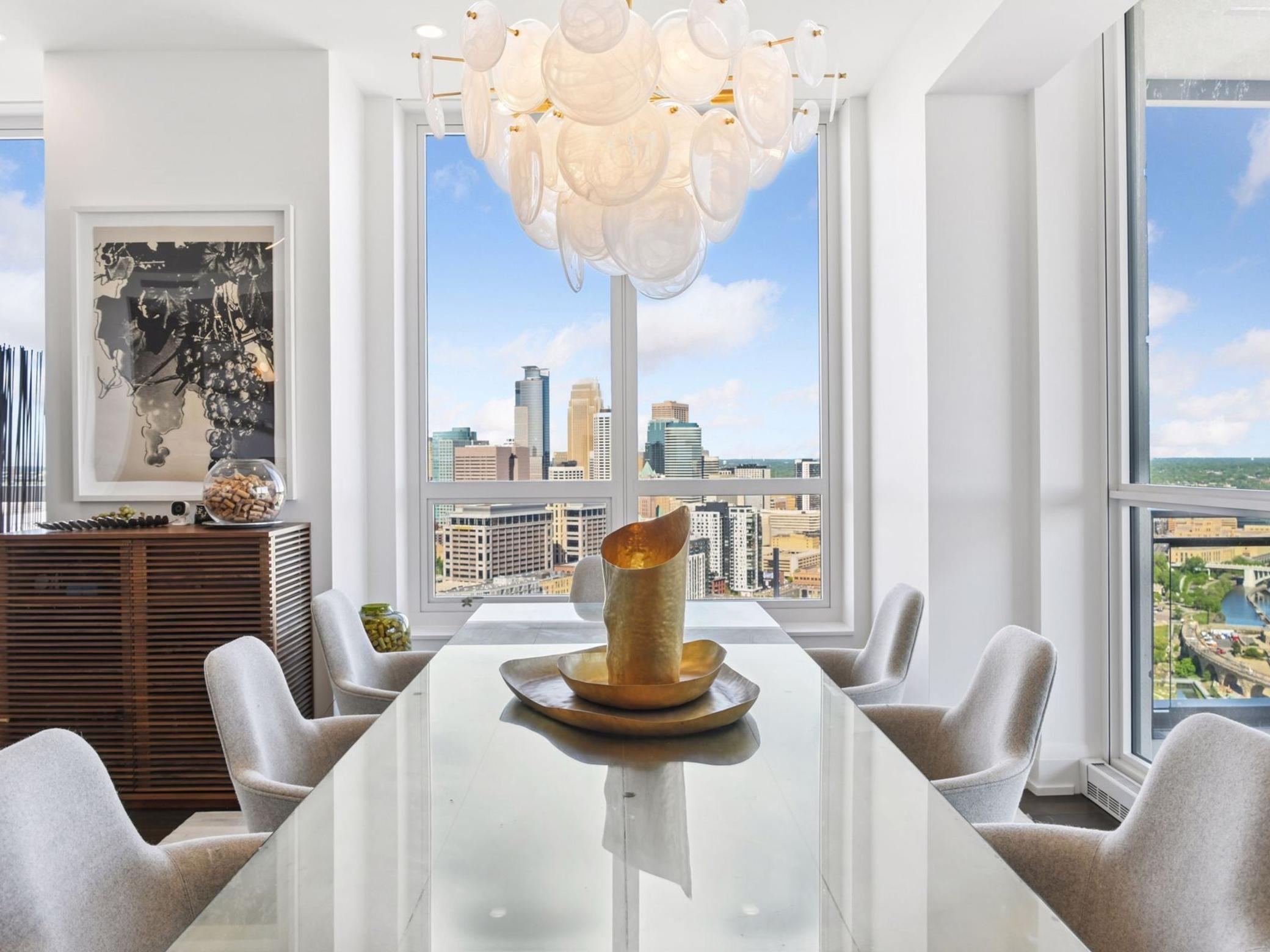 1111 W River Parkway Unit: 33A