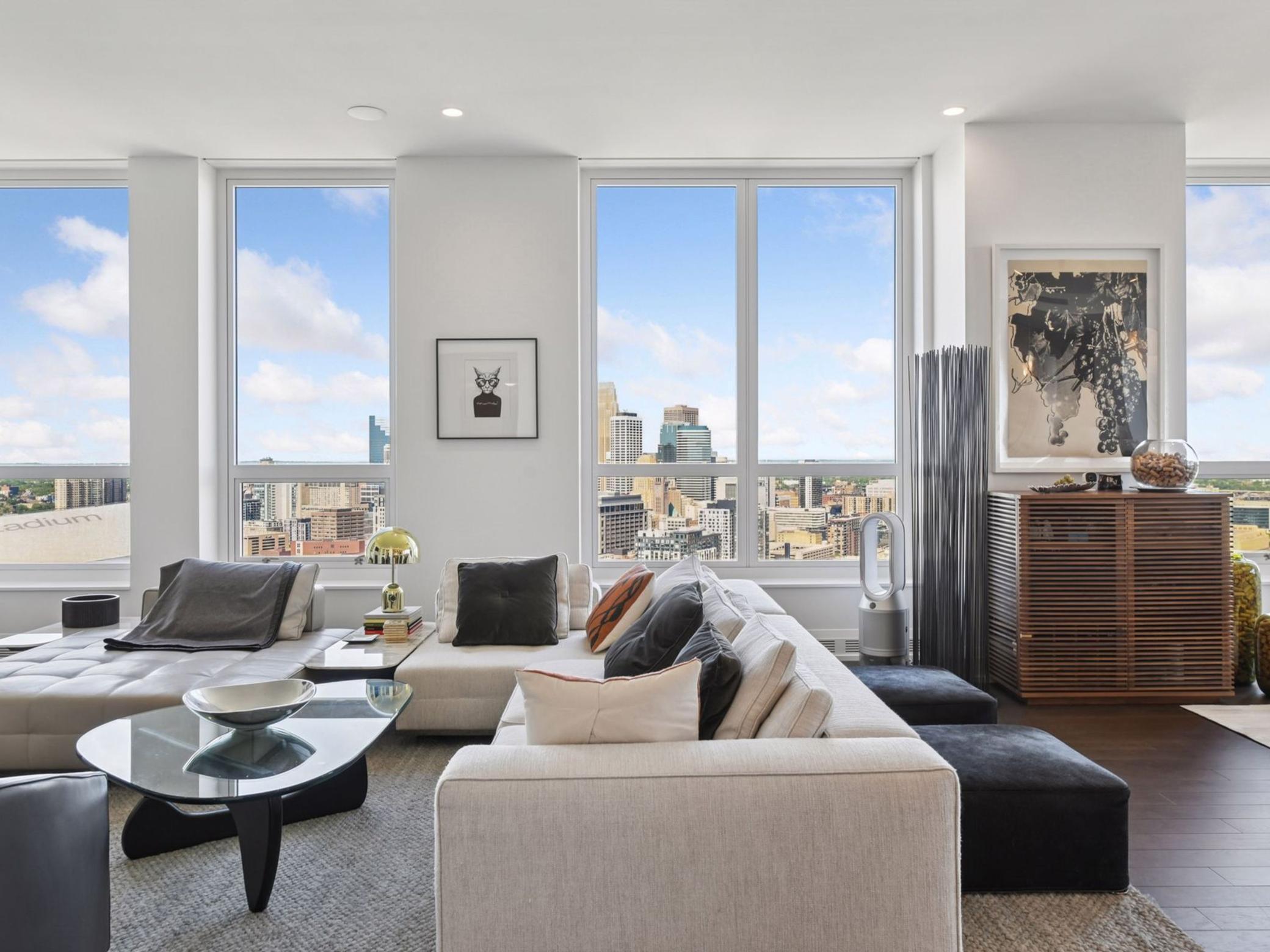 1111 W River Parkway Unit: 33A