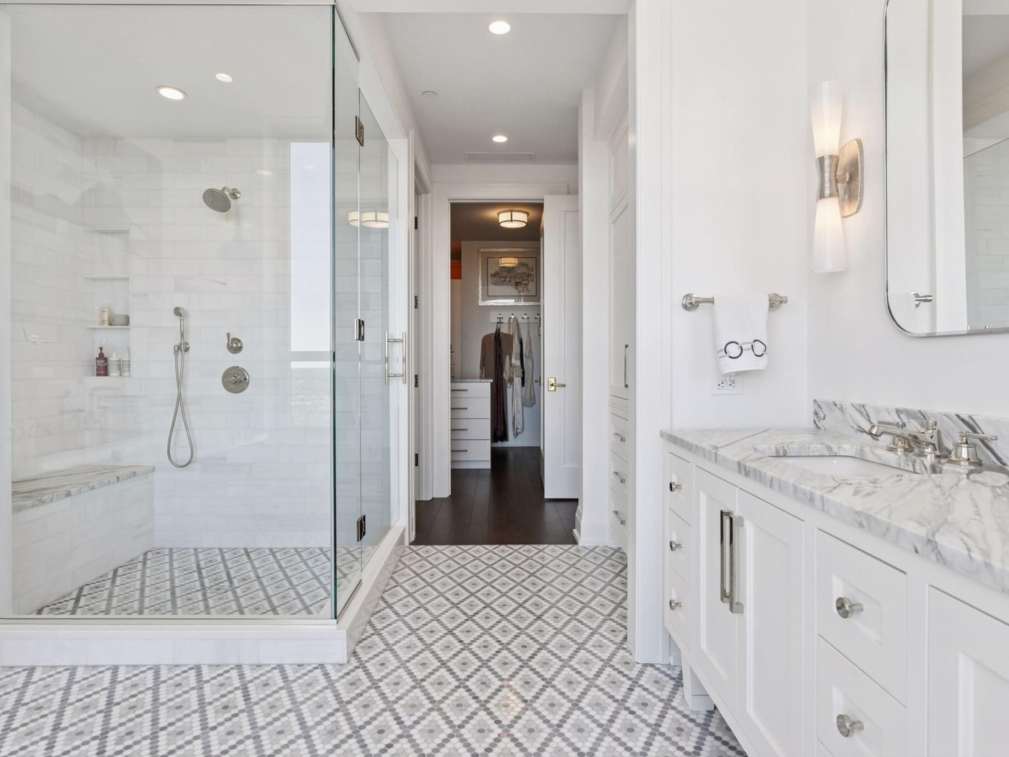 1111 W River Parkway Unit: 33A