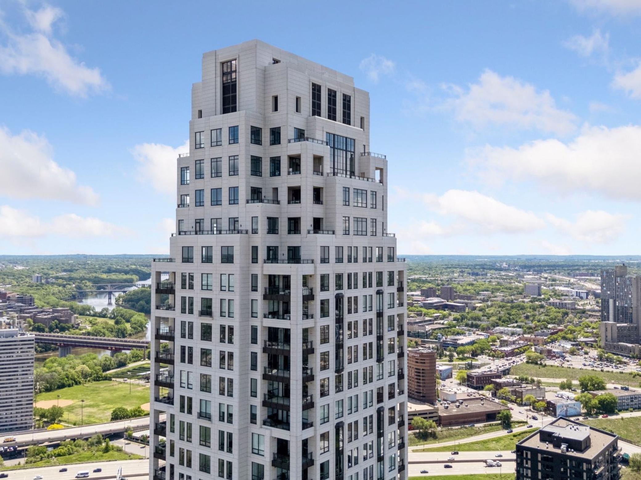 1111 W River Parkway Unit: 33A