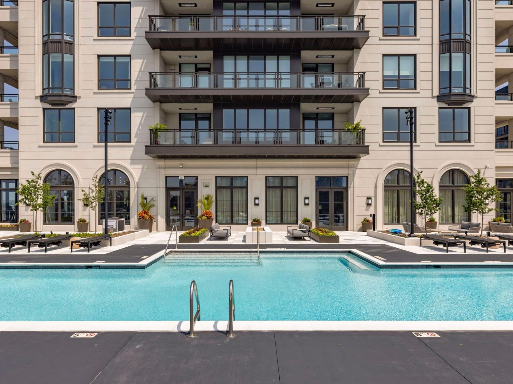 1111 W River Parkway Unit: 33A