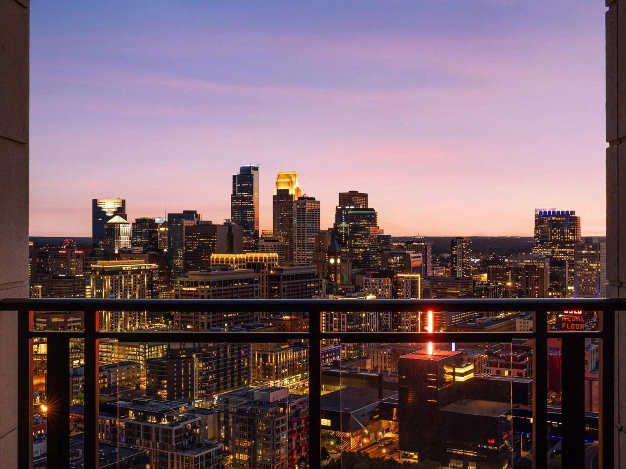 1111 W River Parkway Unit: 33A