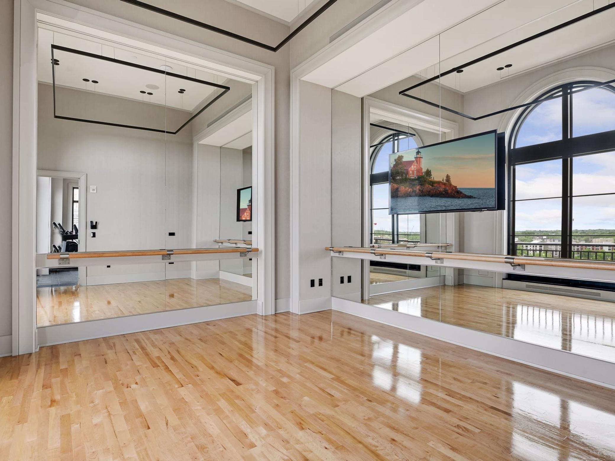 1111 W River Parkway Unit: 33A