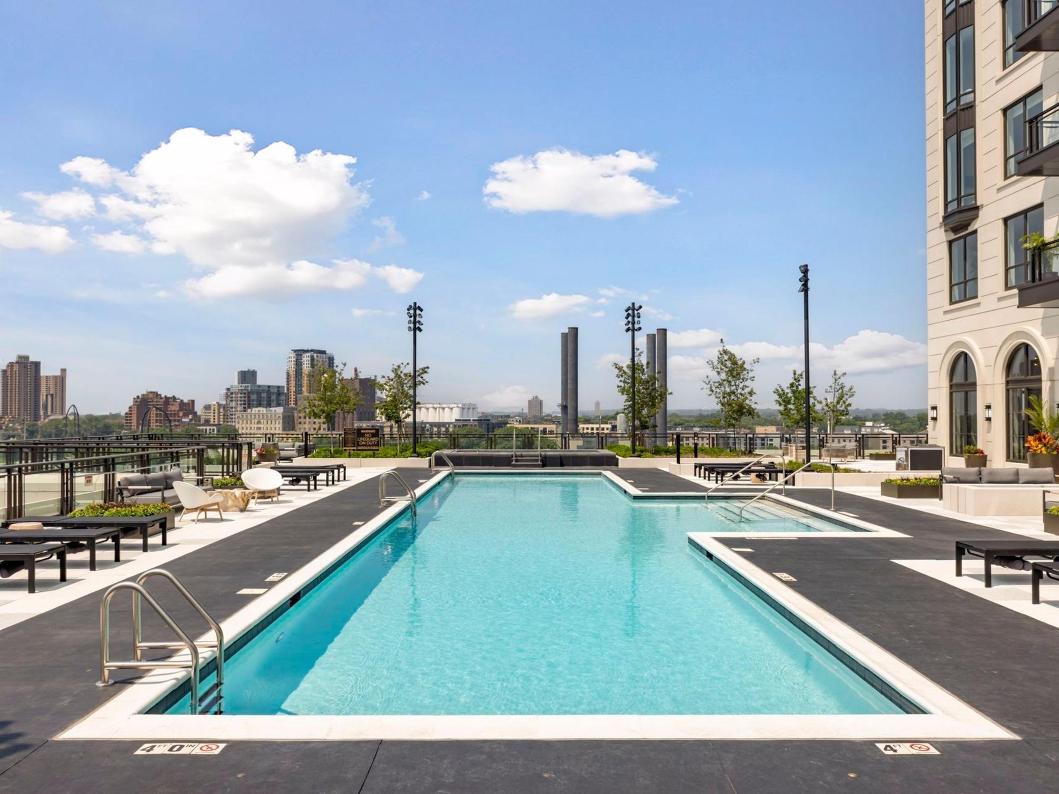 1111 W River Parkway Unit: 33A