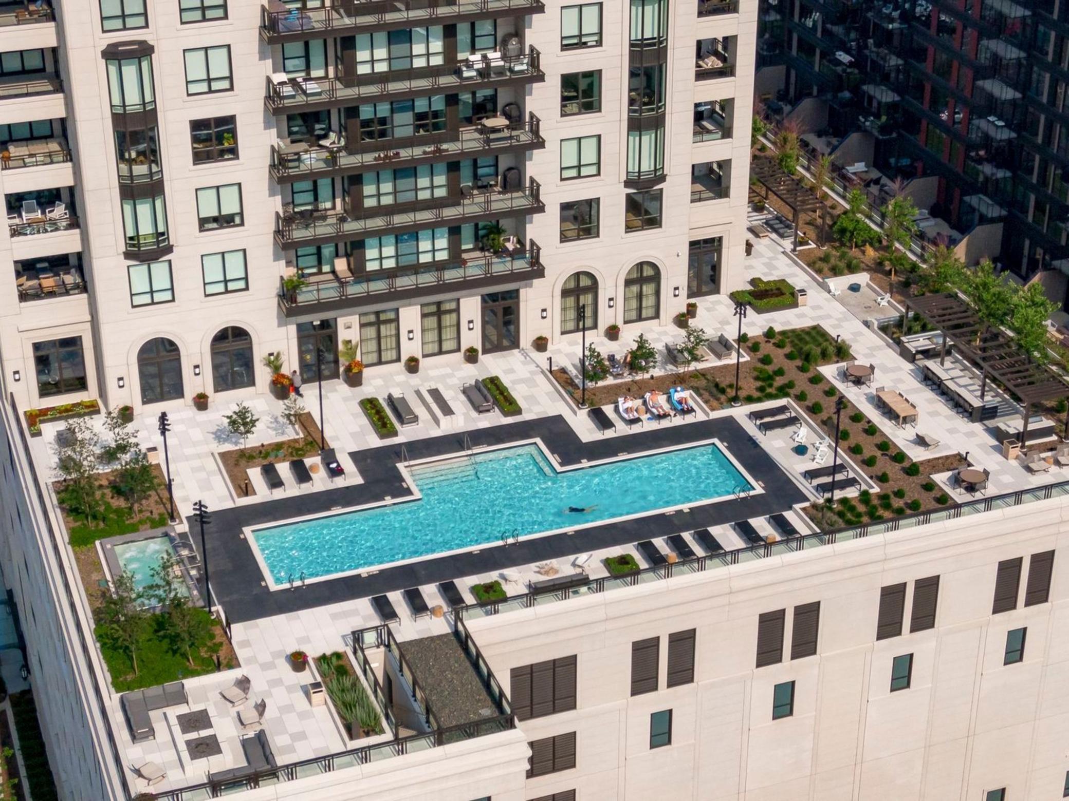 1111 W River Parkway Unit: 33A