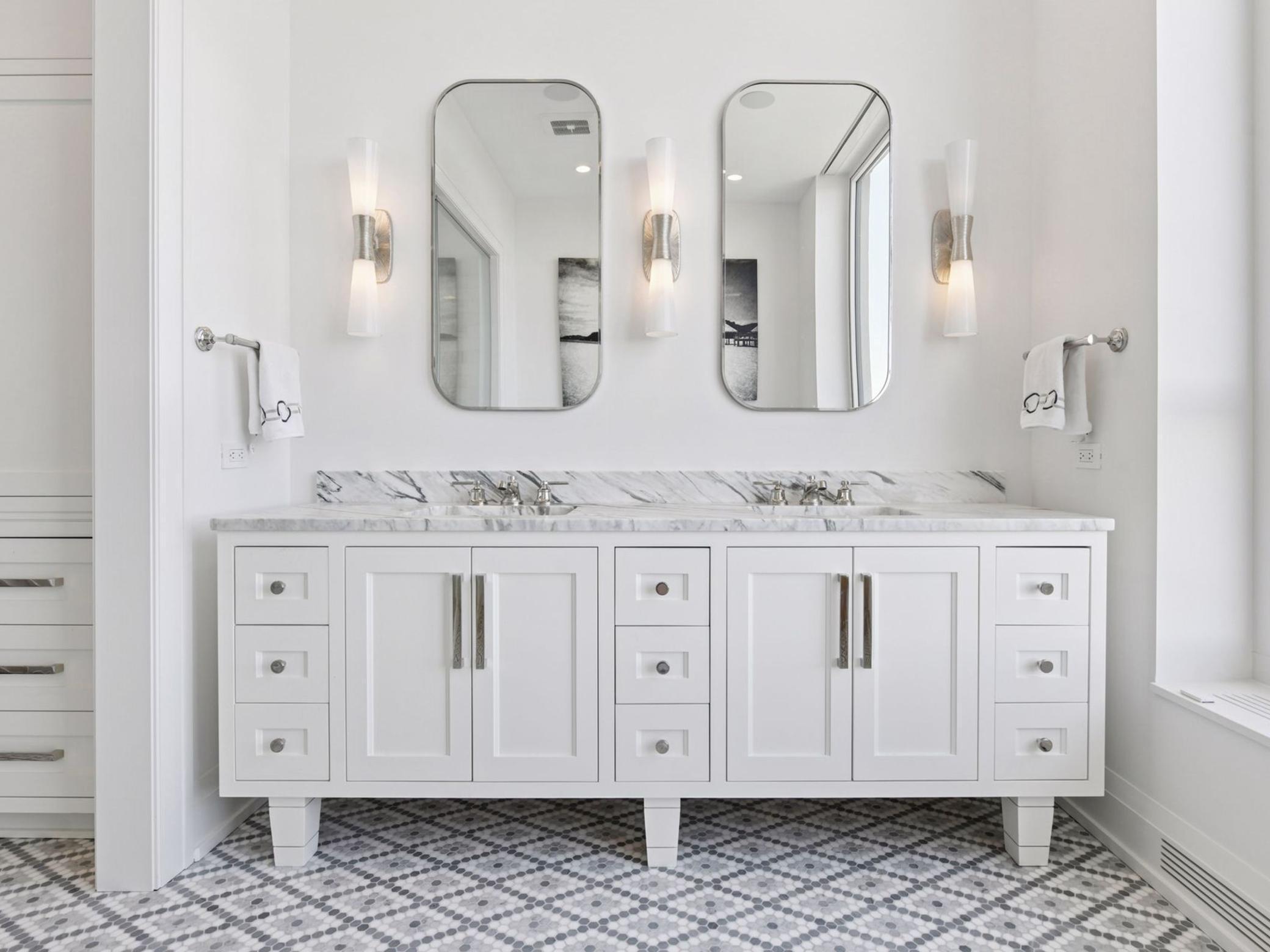 1111 W River Parkway Unit: 33A