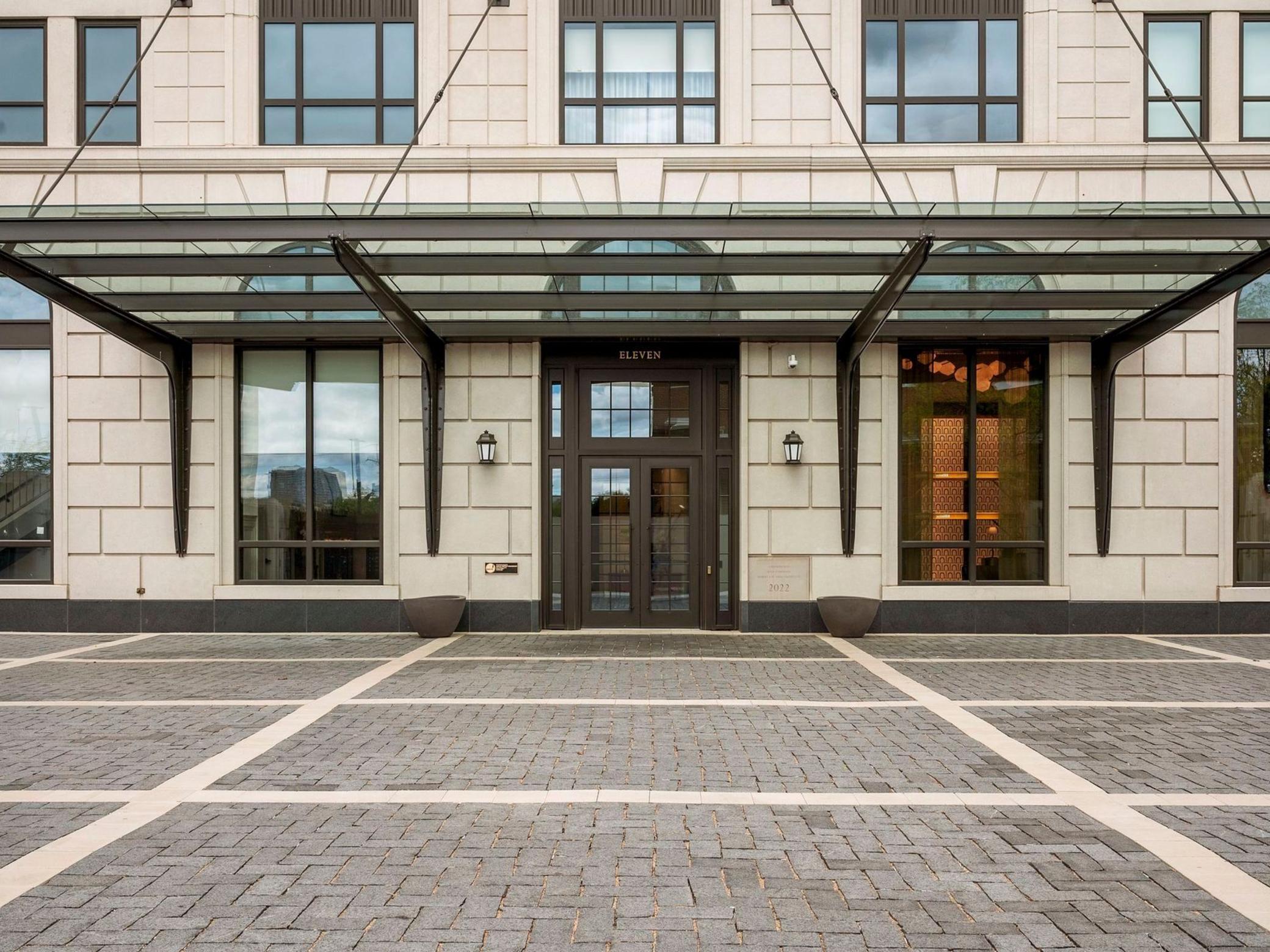 1111 W River Parkway Unit: 33A